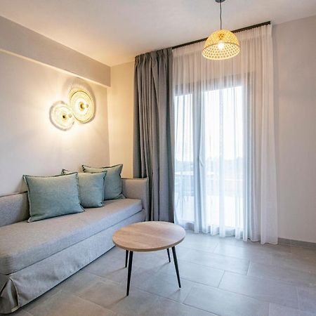 Heraclea Luxury Suites Nea Irakleia Exterior photo