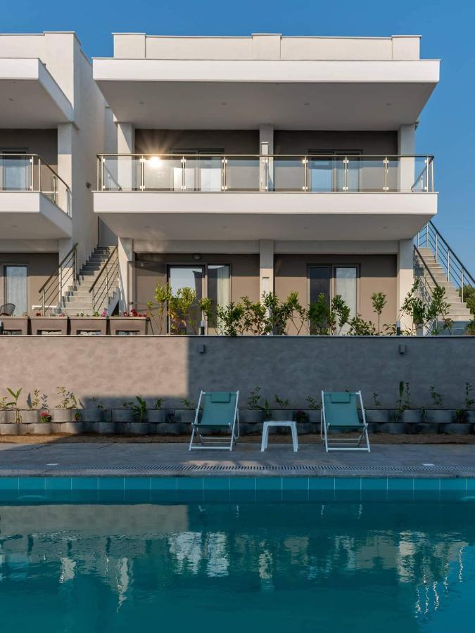 Heraclea Luxury Suites Nea Irakleia Exterior photo