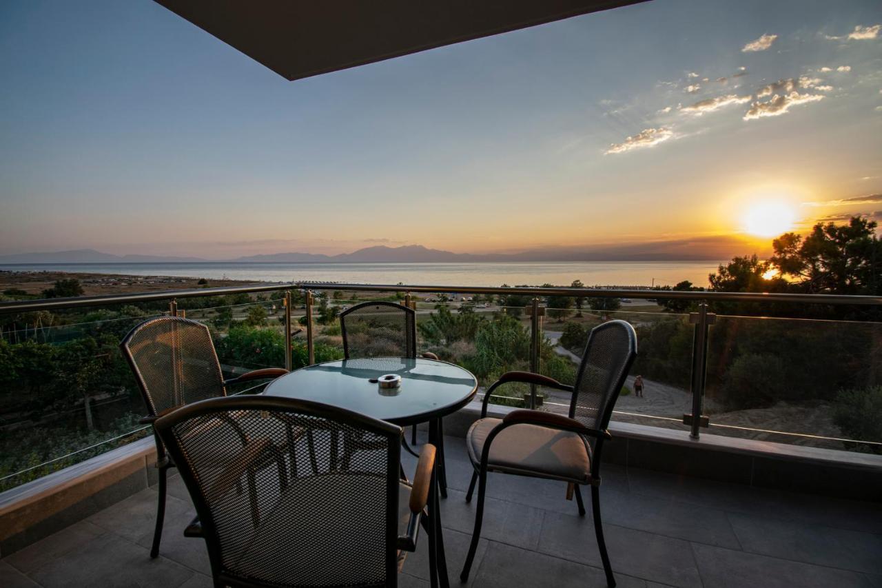 Heraclea Luxury Suites Nea Irakleia Exterior photo
