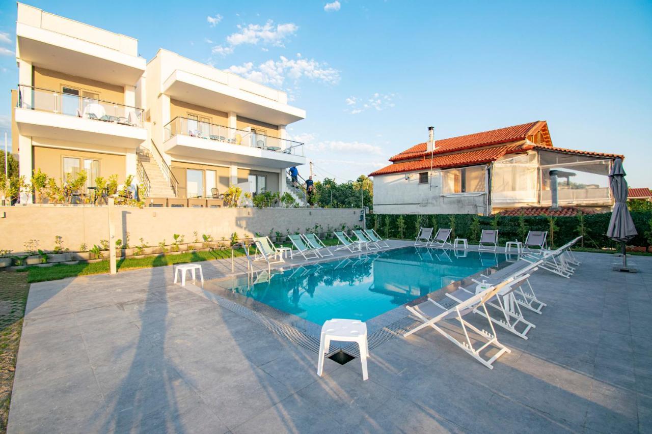 Heraclea Luxury Suites Nea Irakleia Exterior photo