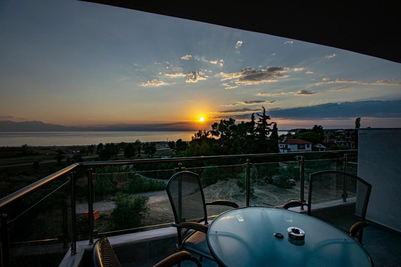 Heraclea Luxury Suites Nea Irakleia Exterior photo