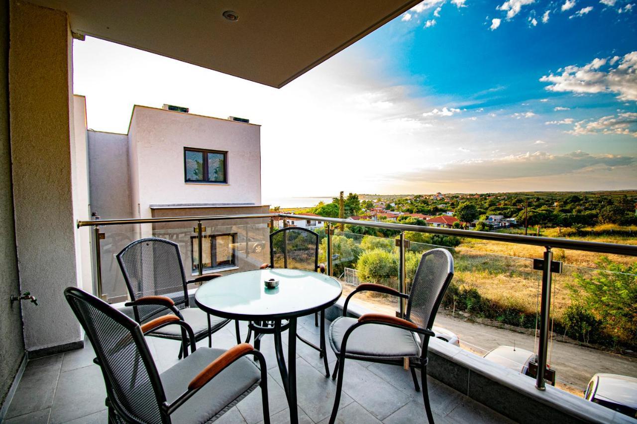 Heraclea Luxury Suites Nea Irakleia Exterior photo