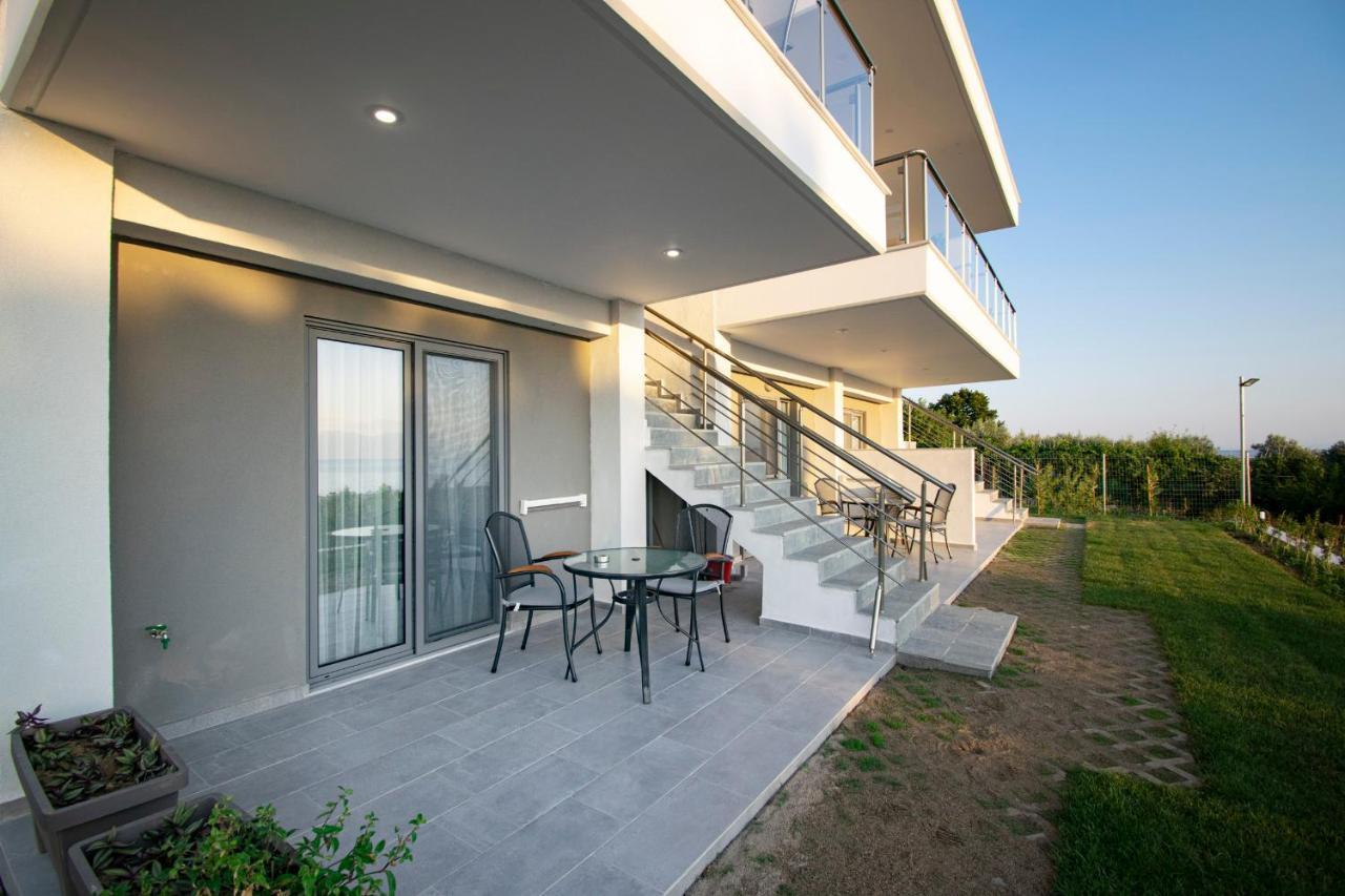 Heraclea Luxury Suites Nea Irakleia Exterior photo