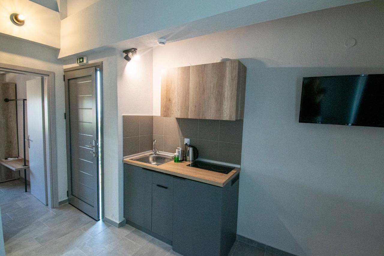 Heraclea Luxury Suites Nea Irakleia Exterior photo
