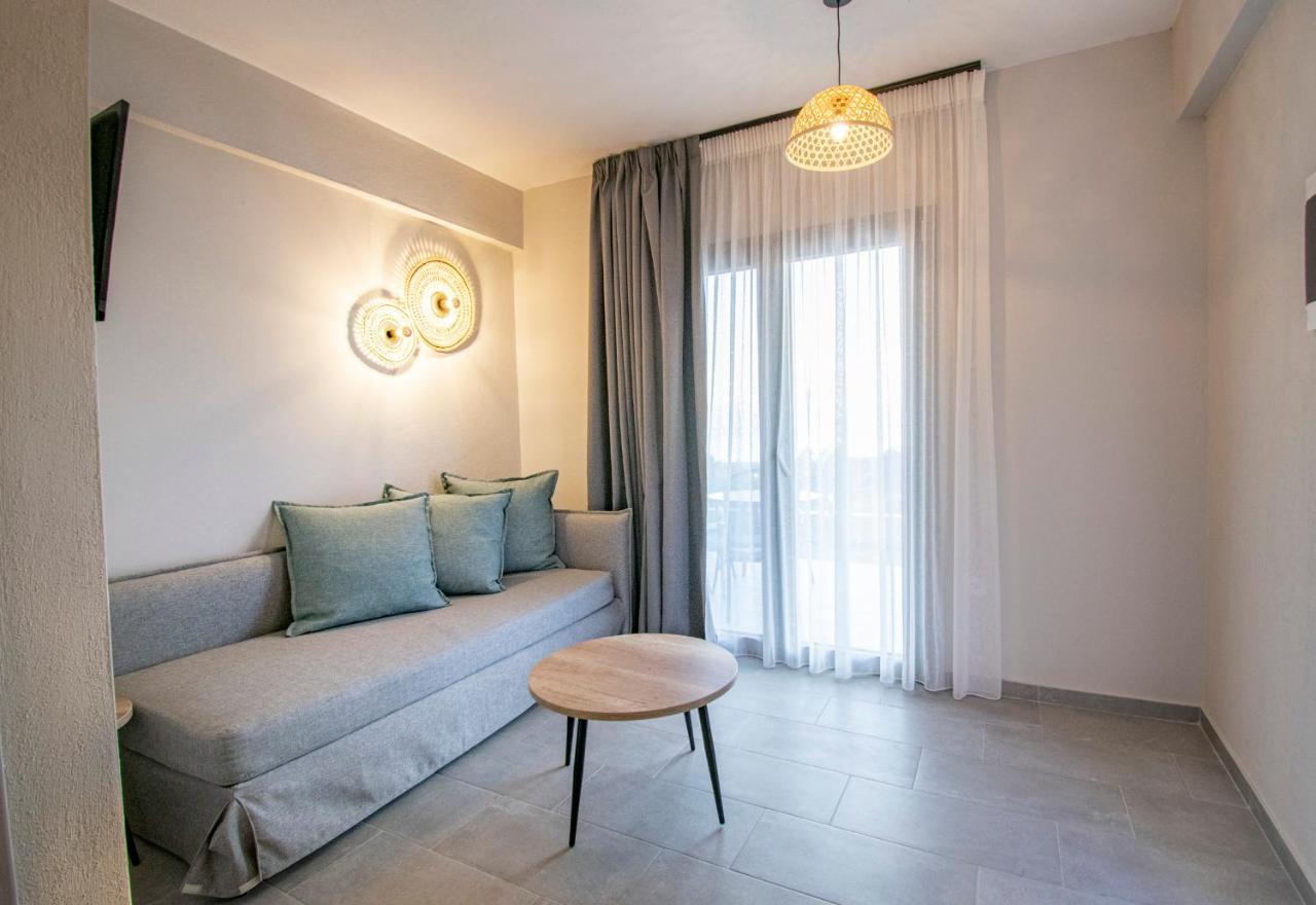 Heraclea Luxury Suites Nea Irakleia Exterior photo