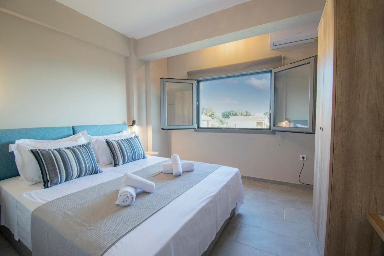 Heraclea Luxury Suites Nea Irakleia Exterior photo
