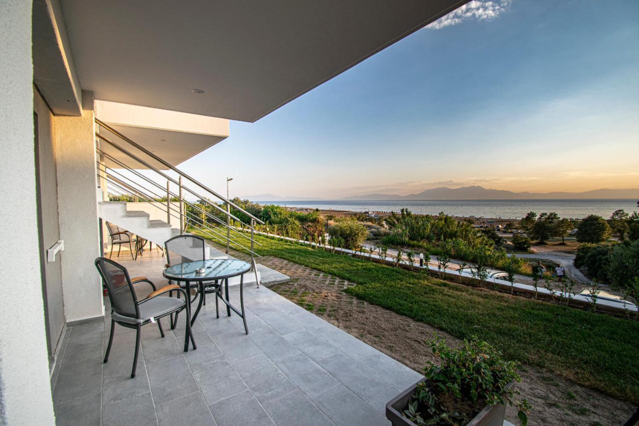 Heraclea Luxury Suites Nea Irakleia Exterior photo