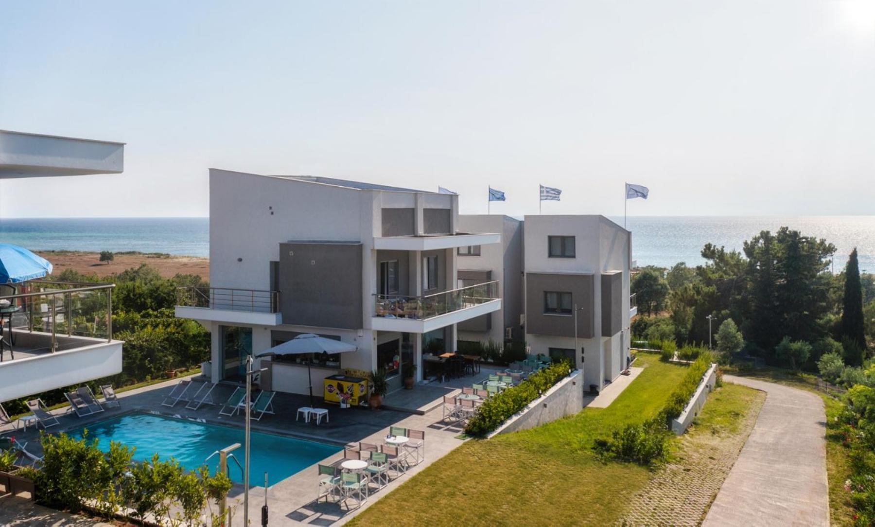 Heraclea Luxury Suites Nea Irakleia Exterior photo